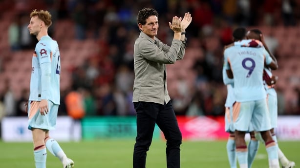 BOURNEMOUTH, ENGLAND - AUGUST 26: Keith Andrews, Manager of Brentford, applauds the fans after the team's victory in the Carabao Cup Second Round match between AFC Bournemouth and Brentford at Vitality Stadium on August 26, 2025 in Bournemouth, England. (Photo by Justin Setterfield/Getty Images)