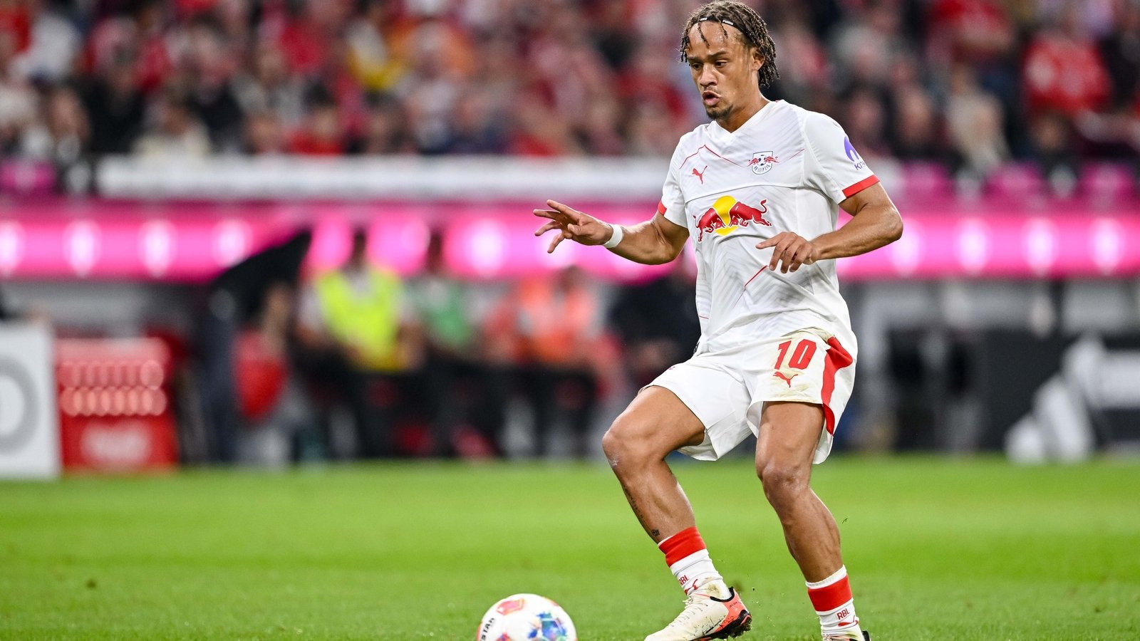 Spurs set to hijack Chelsea move for Simons