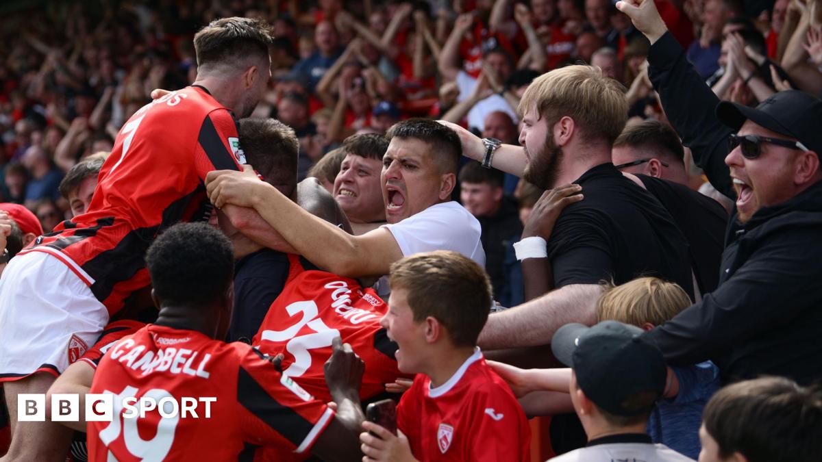 England women lift trophy
