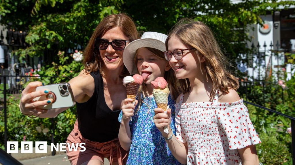 Britons booking later, closer, shorter UK breaks, travel firms say