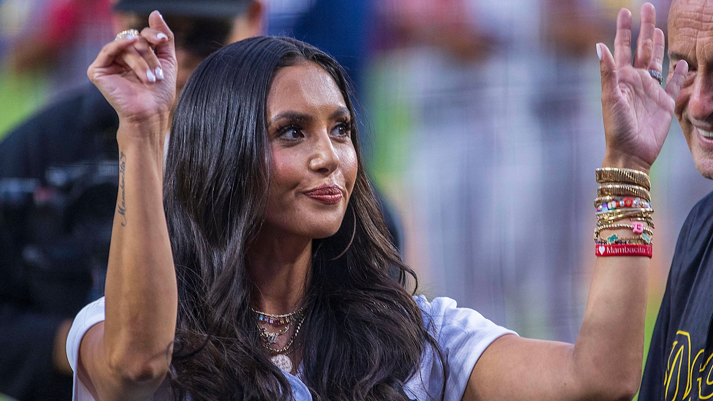 Vanessa Bryant stuns with Kobe-like glare wearing Lakers throwback classic