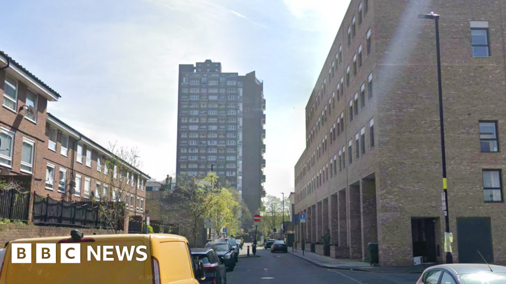 Man dies in maisonette fire in south London