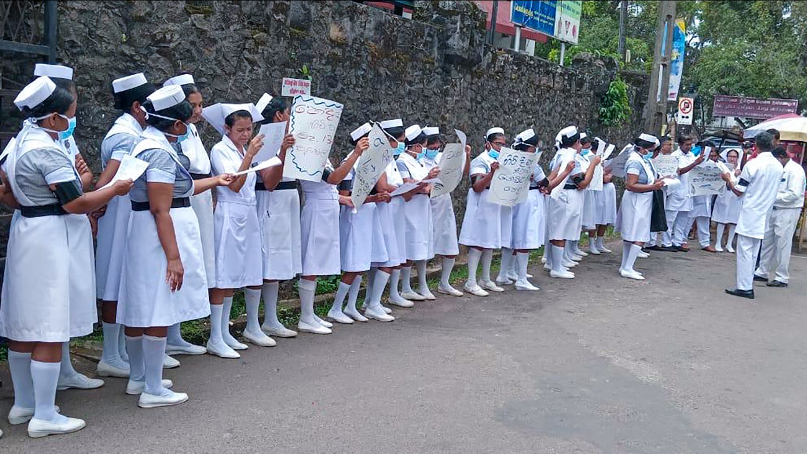 Sri Lankan health workers and patients’ relatives denounce public hospital crisis