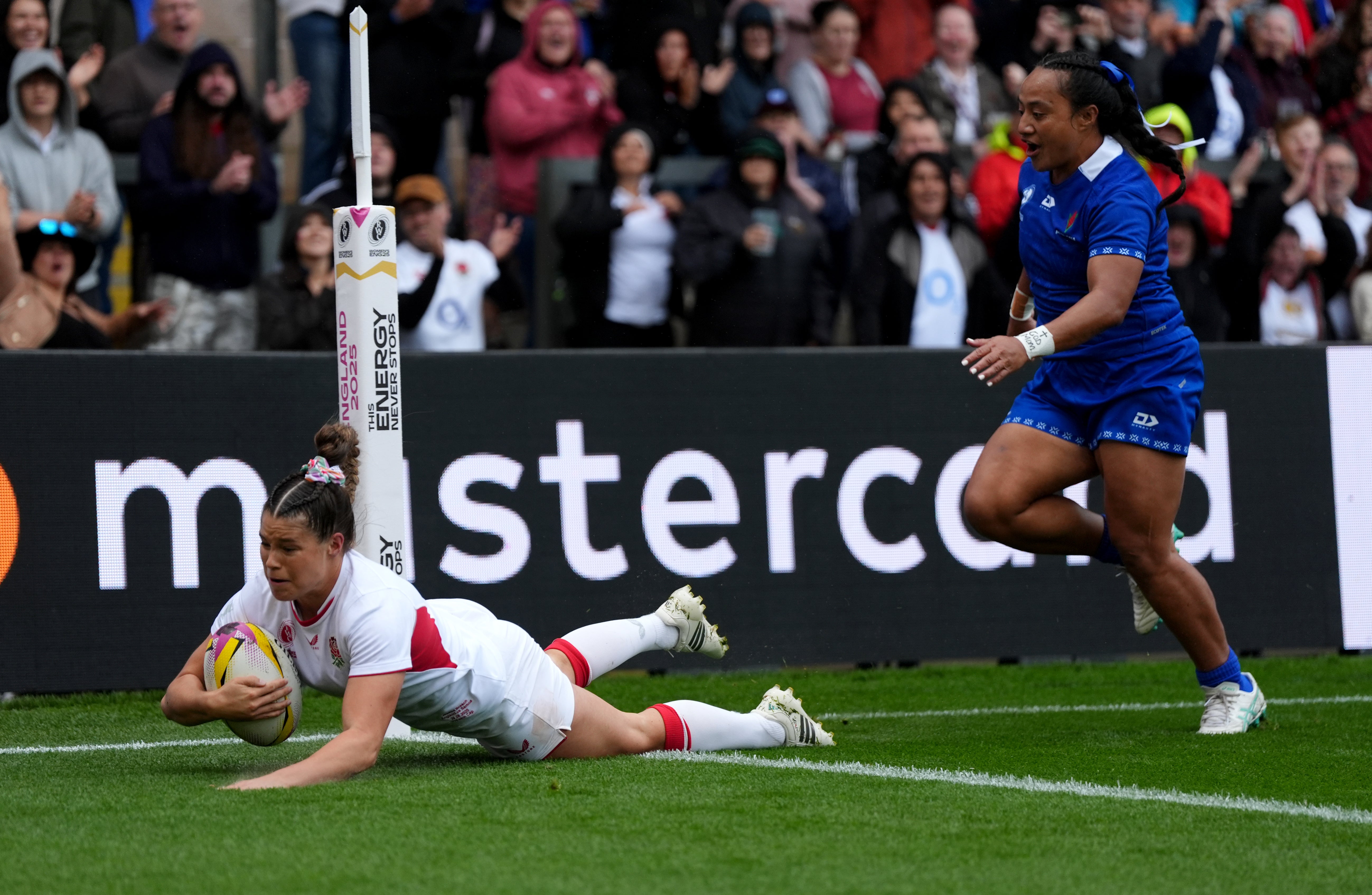 Jess Breach grabs a hat-trick of tries