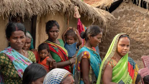 Afzal Adeeb Khan/ BBC Rekha Devi (extreme left in a light blue saree with pink flowers) and other residents of Danara village, 35km from Patna district, in the Indian state of Bihar
