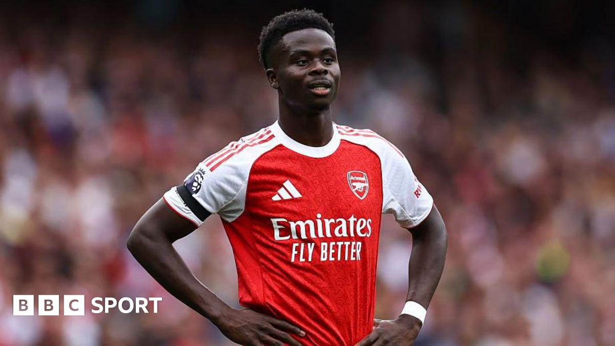 England women lift trophy