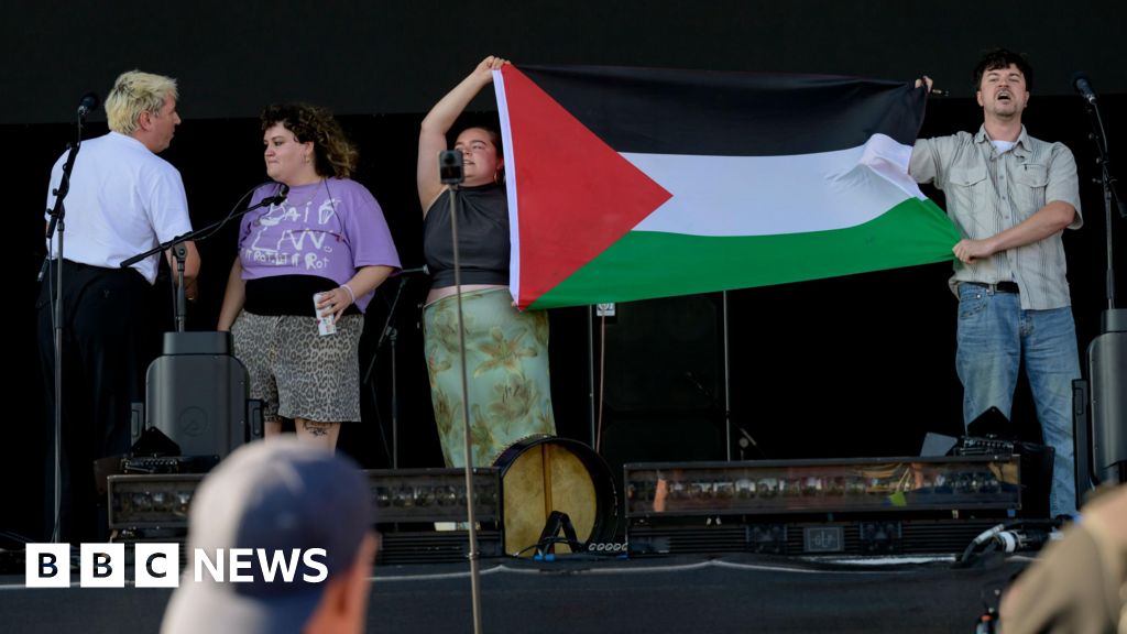 Bands boycott Victorious music festival after group 'cut-off'