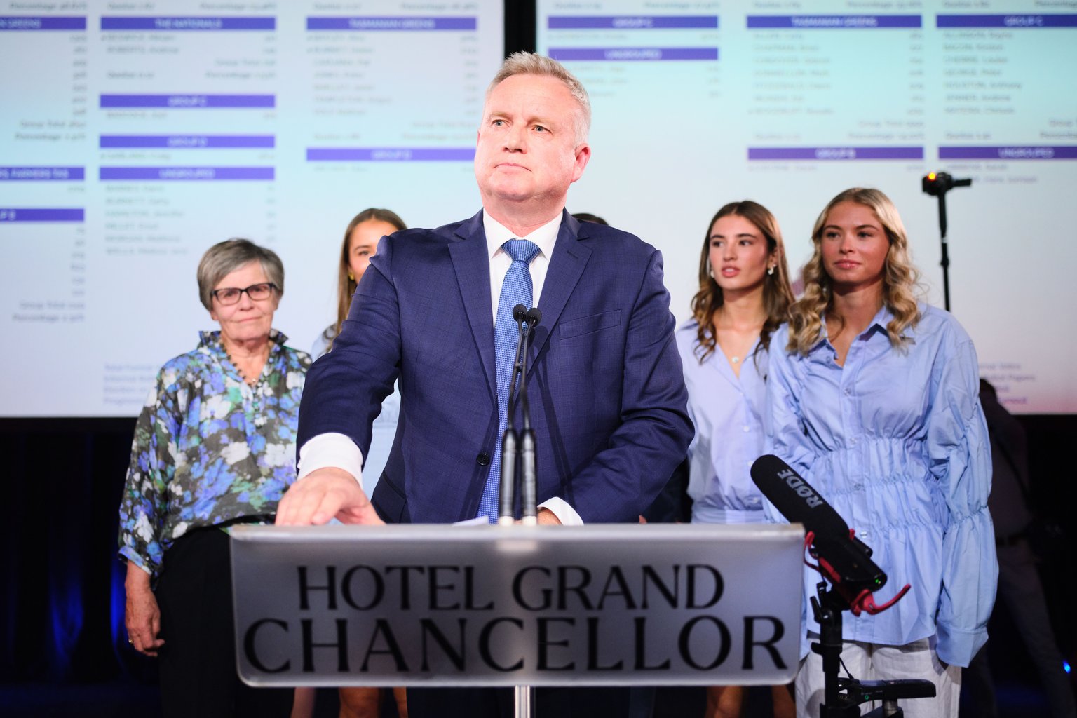 Premier says he doesn’t need formal crossbench agreements to govern