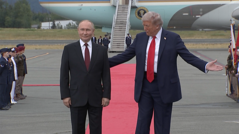 Body language expert breaks down Trump-Putin meeting - CNN