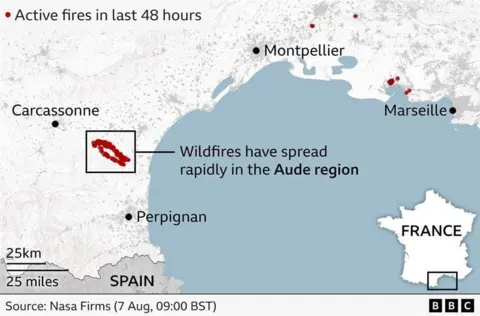 A map shows active fires in the last 48 hours. It indicates that wildfires have spread rapidly in the Aude region.