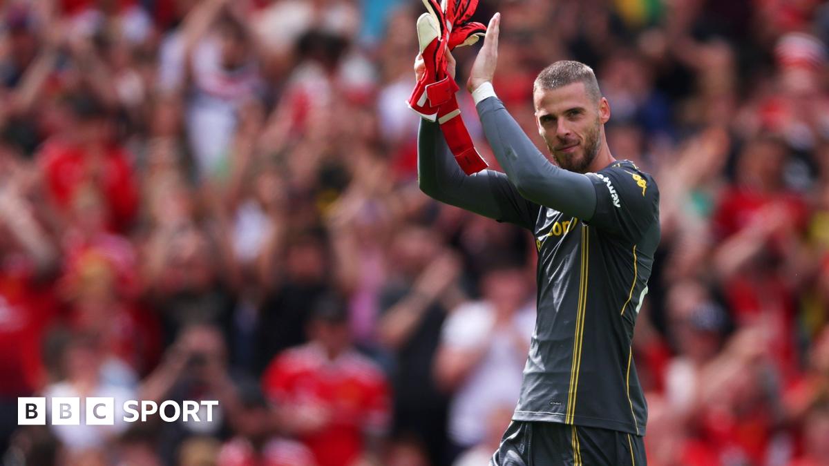 Maro Itoje with Lions fans
