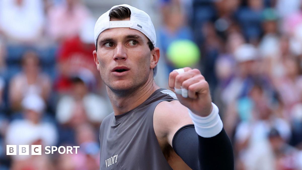 Jack Draper clenches his fist in celebration