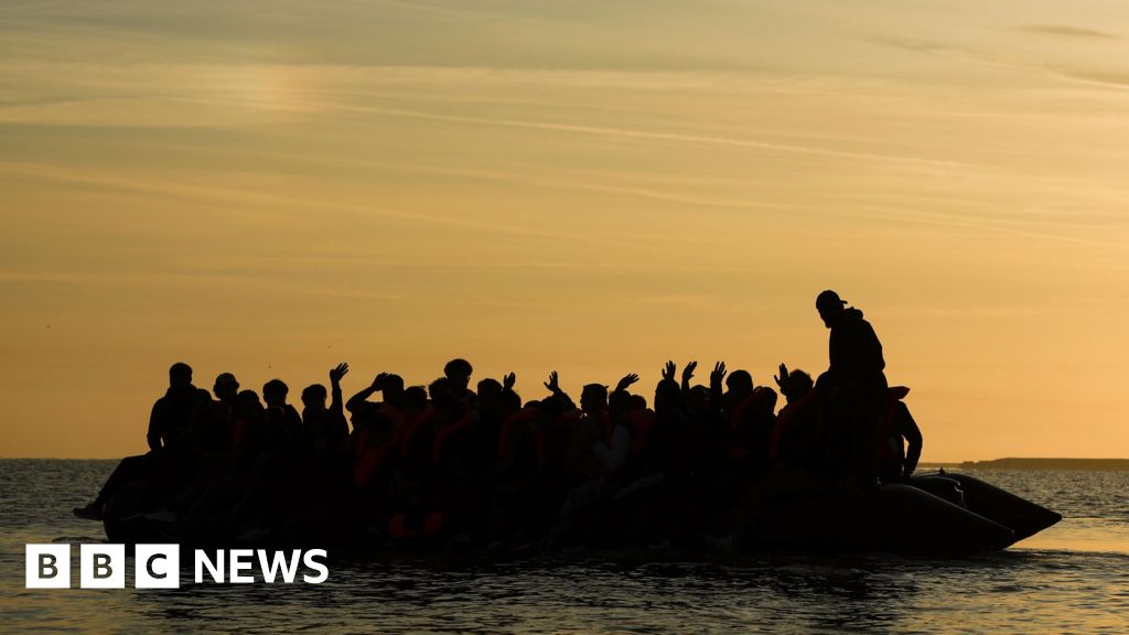 'One-in, one-out' small boats pilot plan comes into force