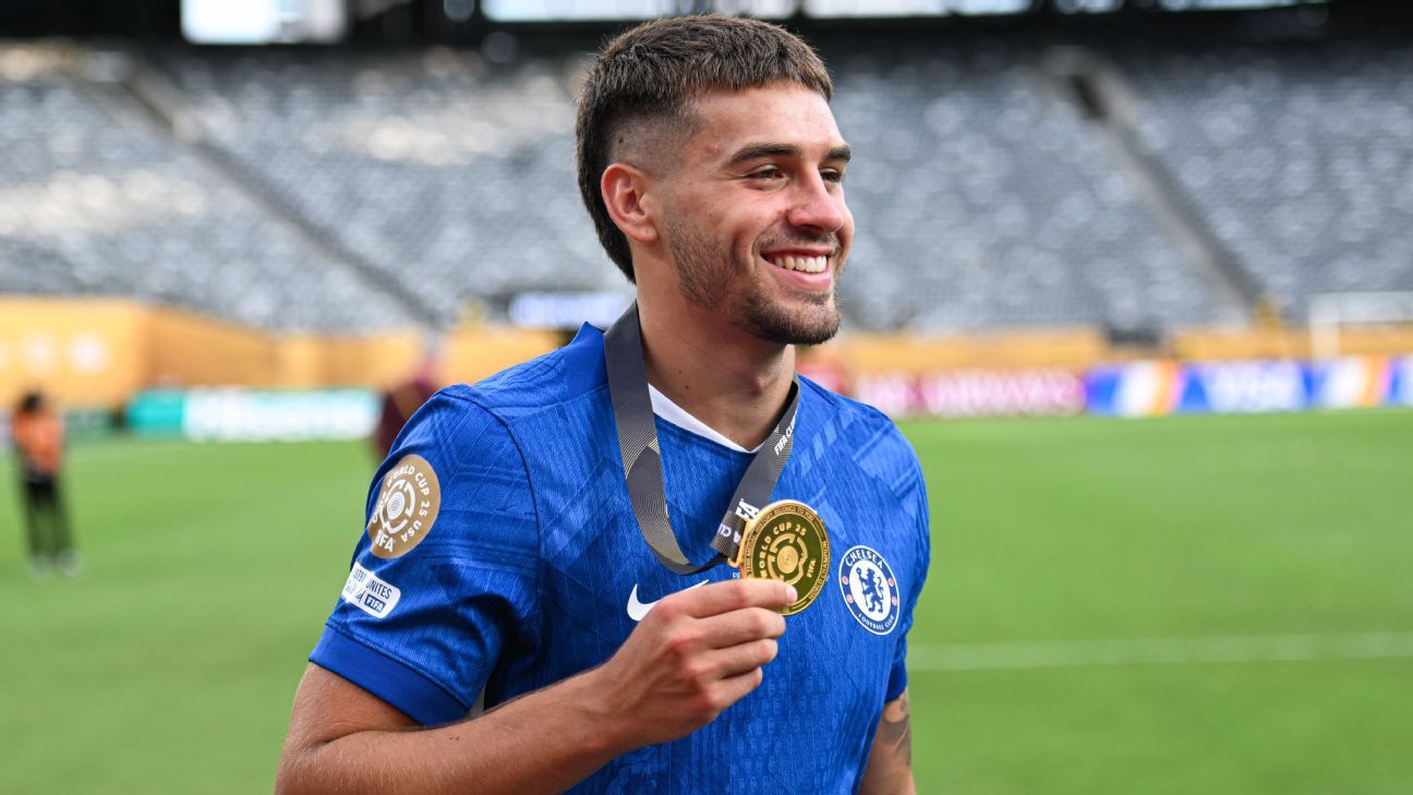 Chelsea's Marc Guiu joins Sunderland on season-long loan