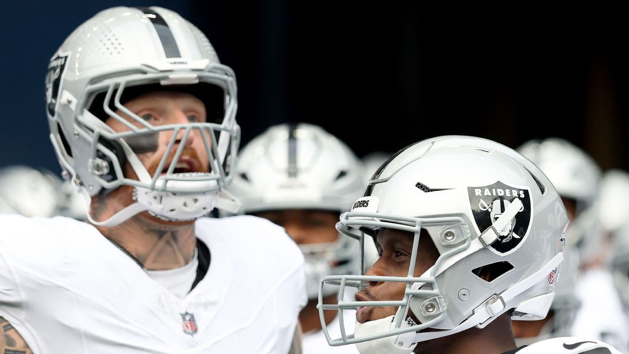 Raiders' Smith, Crosby aim obscene gestures toward Seattle hecklers