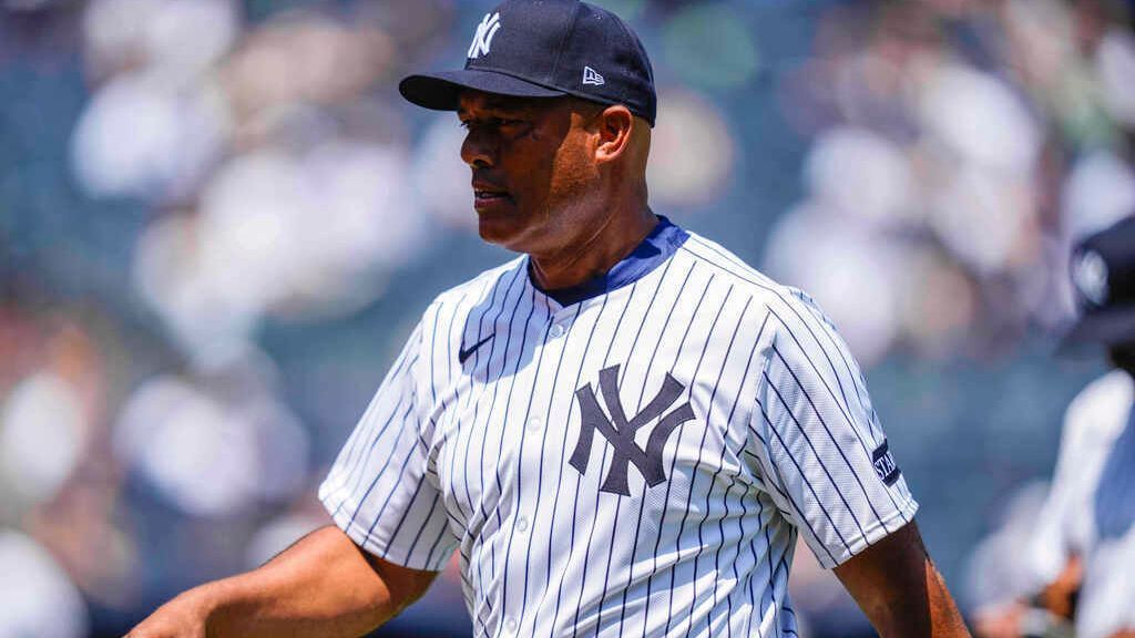 Mariano Rivera tears Achilles during Yankees' Old-Timers' game