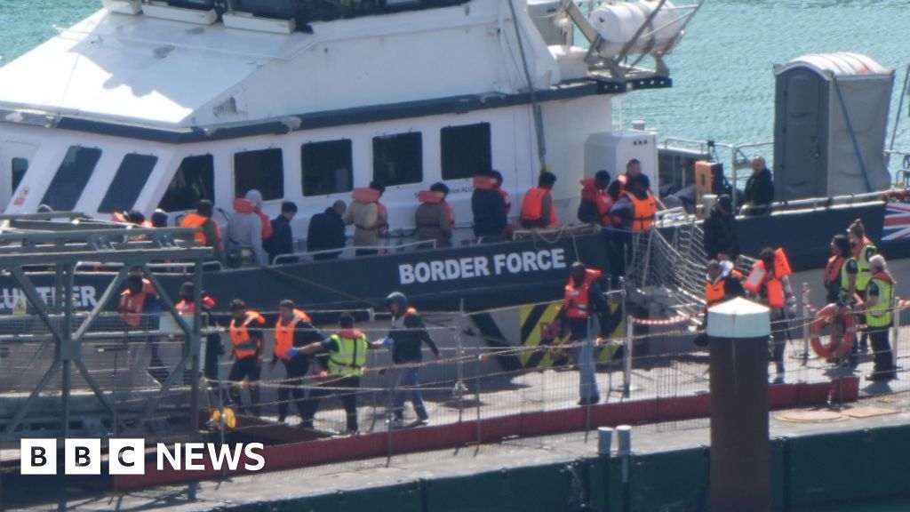 More than 400 migrants brought to shore at Dover