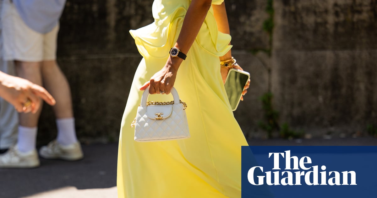 ‘A lot of money to be made’: Paris hit with spate of €1m handbag heists | Paris
