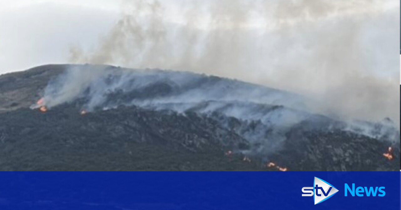 Firefighters tackling large blaze at Arthur's Seat in Edinburgh