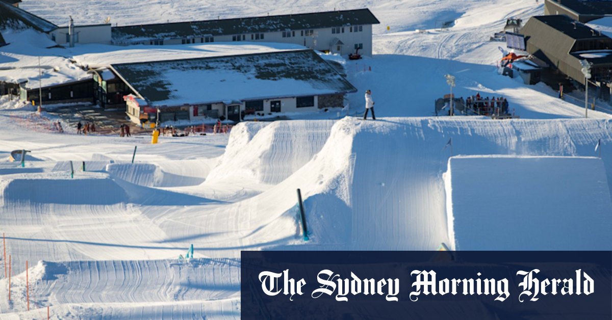 Snowboarder dies in crash at Perisher ski resort
