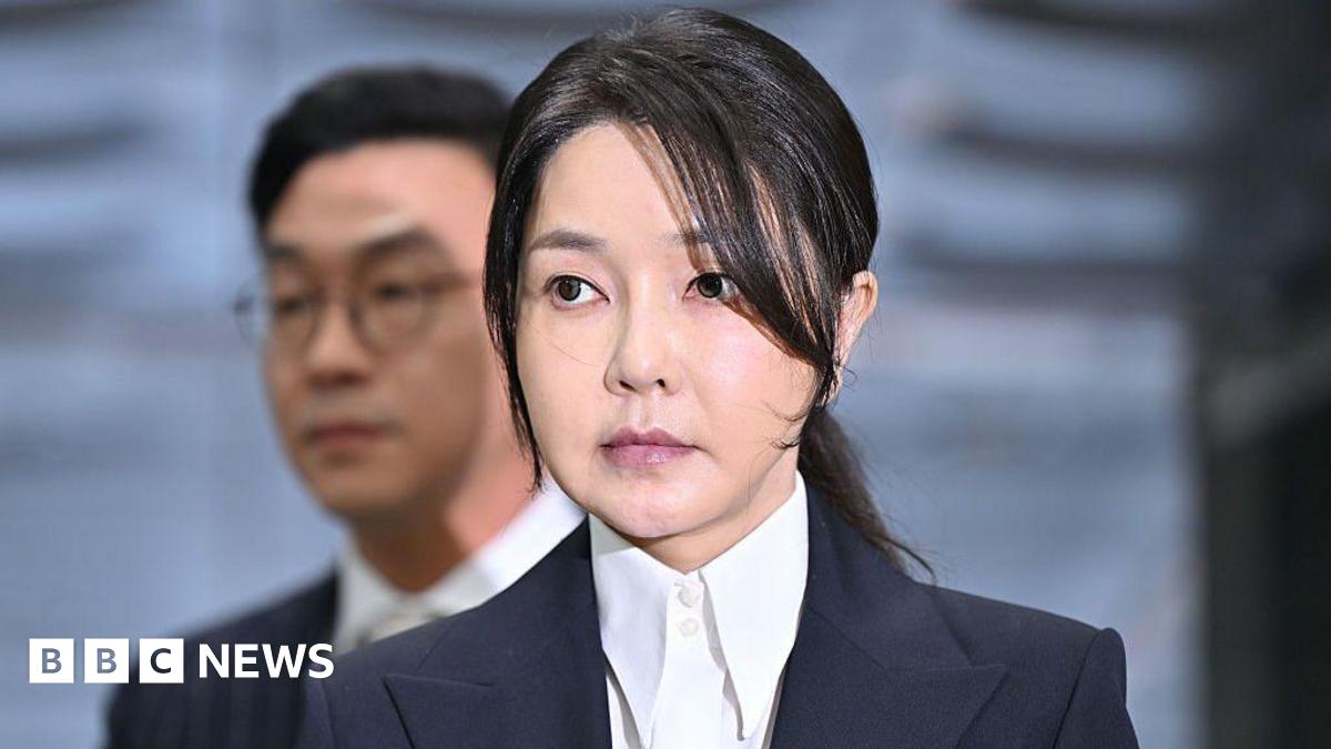 Kim Keon Hee, former first lady and the wife of South Korea's ousted President Yoon Suk Yeol, arrives at a Seoul Central District Court. She is in a black suit and white dress shirt.