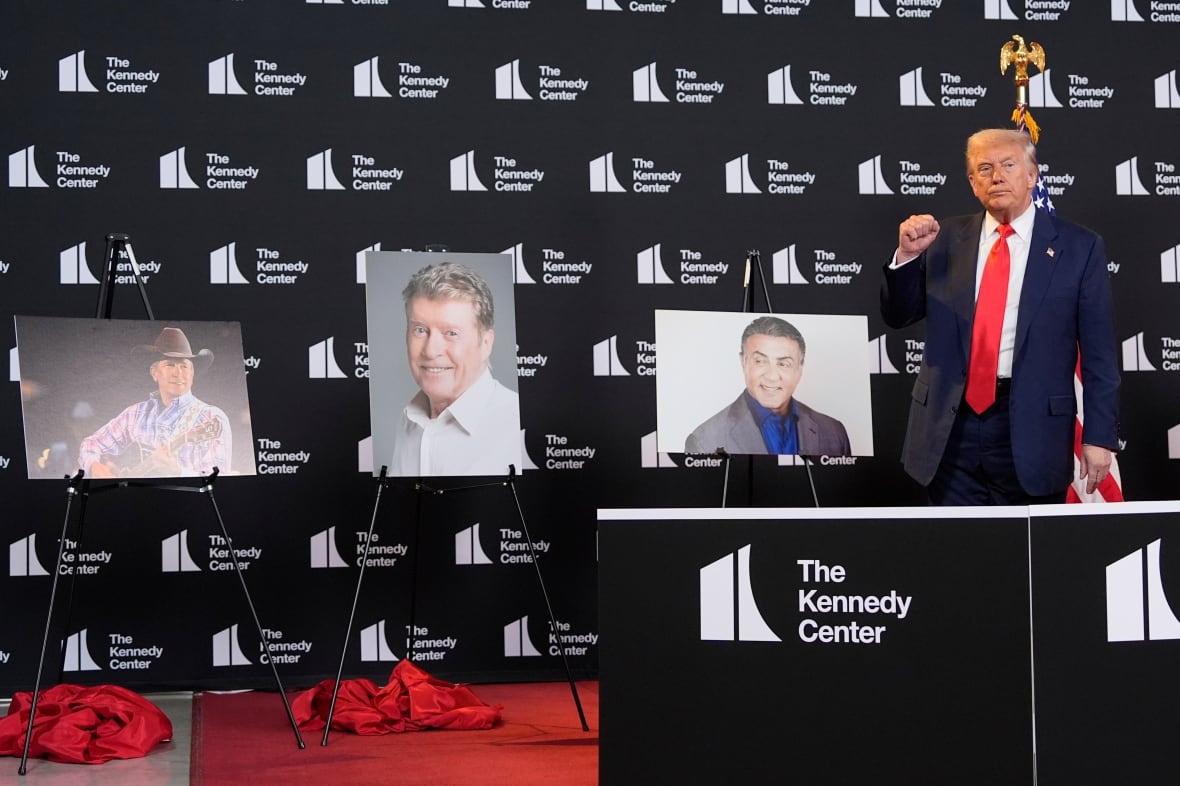 Trump unveils portraits of George Strait, Michael Crawford and Sylvester Stallone.