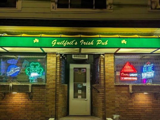 Woman charged with manslaughter after man dies in fight in US Irish bar