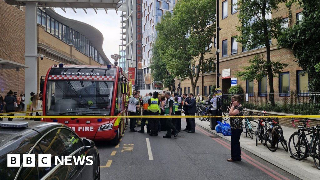 Four injured in chlorine gas leak