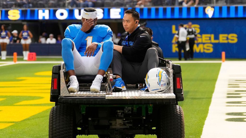 Chargers WR Quentin Johnston carted off after big hit