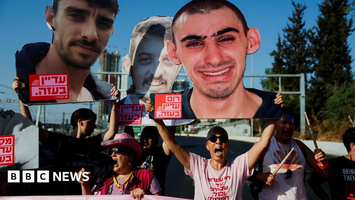 People hold photos of Israeli hostages and banners during a demonstration demanding an end to the Gaza war and the release of all the hostages held by Hamas, in Tel Aviv, Israel (19 August 2025)