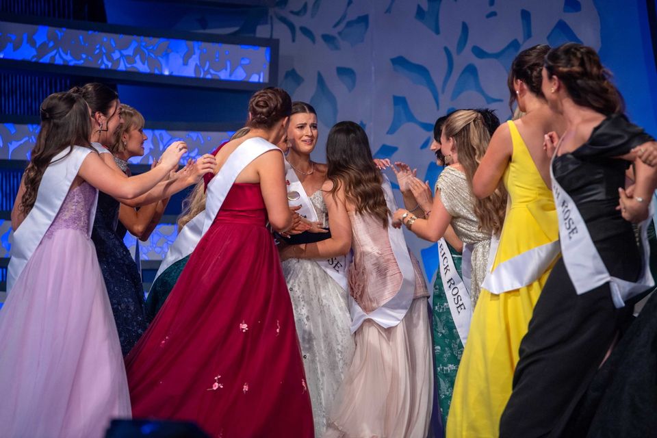 Katelyn Cummins from Co Laois is crowned the 2025 Rose of Tralee