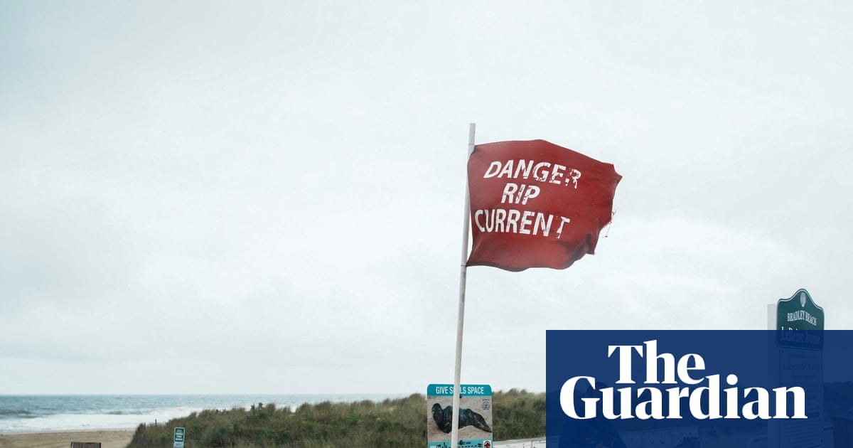 Hurricane Erin pounds US east coast as residents brace for ‘life-threatening’ waves | US weather