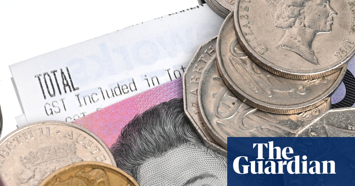 Giving Australians $2,700 tax back while widening GST could help generate $152bn windfall, economist says | Tax