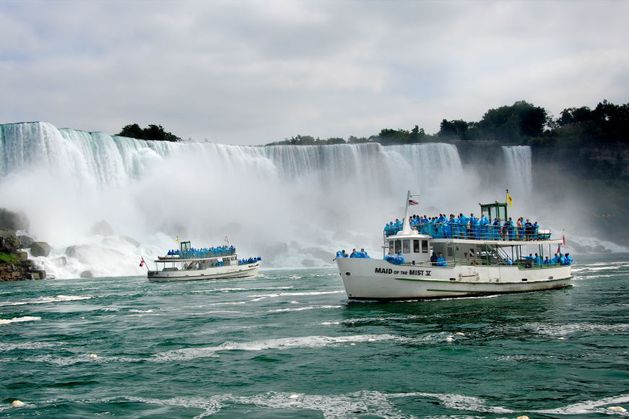 Niagara Falls tour bus crash leaves multiple dead and many trapped