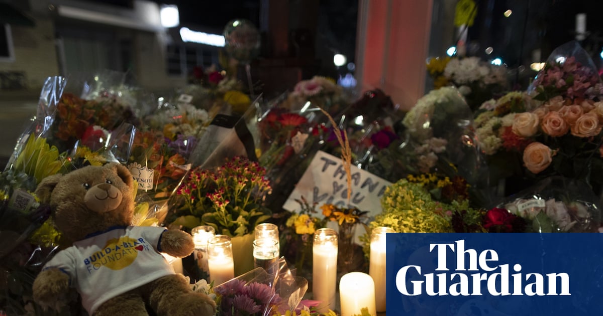 Minnneapolis wakes to aftermath of Catholic school shooting | Minneapolis school shooting