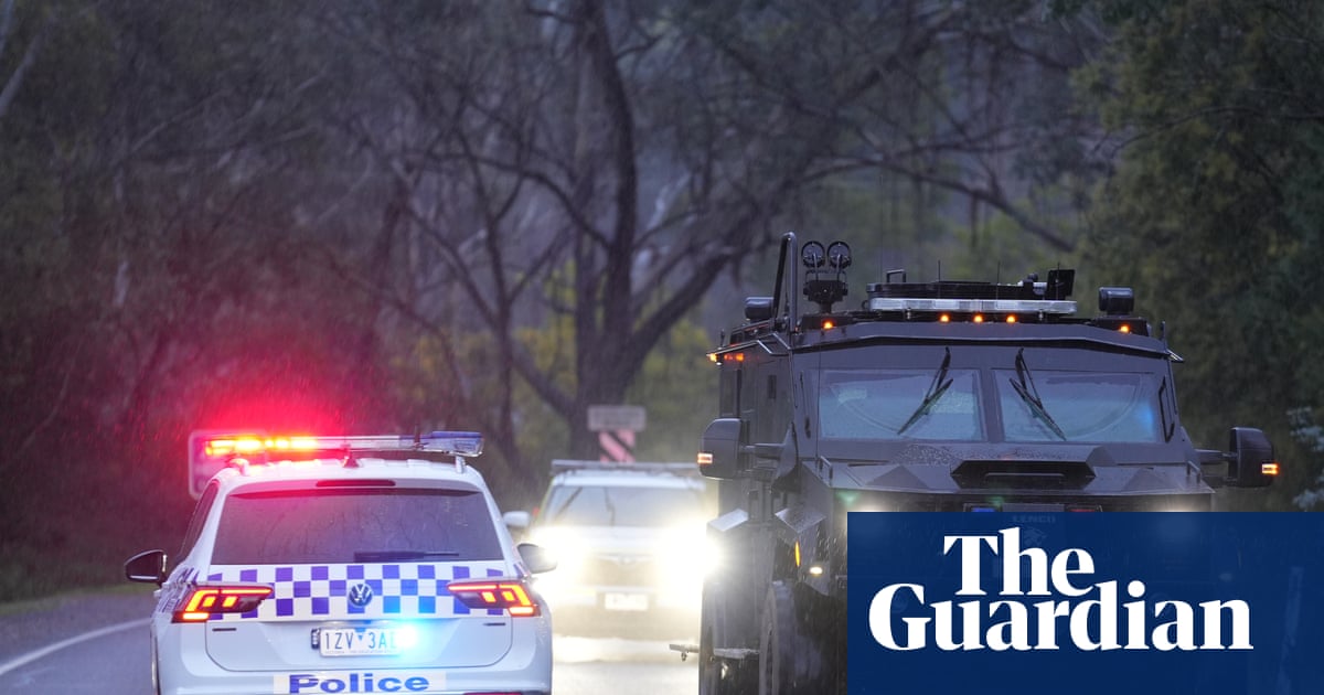 ‘This is his back yard’: police asked about booby traps and shelters as Porepunkah manhunt heads into fourth day | Porepunkah shooting