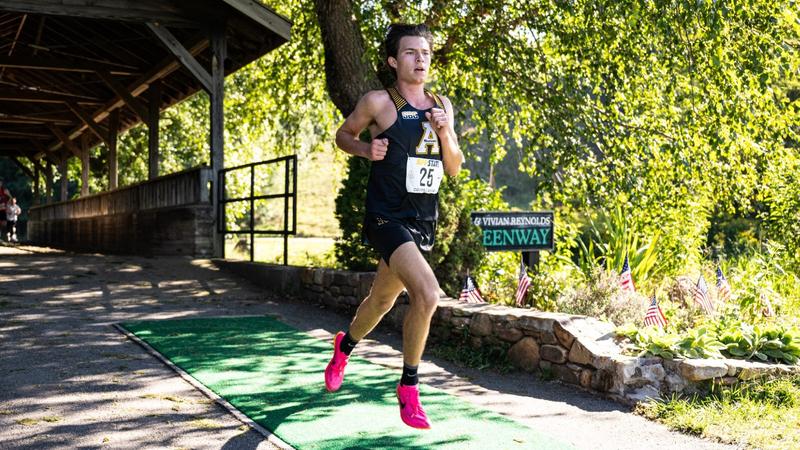 Wlazlowski and Budzinski Lead Mountaineers at Covered Bridge Open