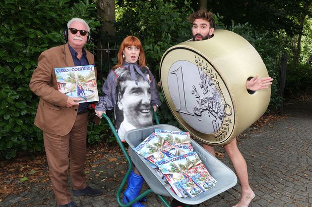 CMAT and Marty Whelan – and a €1 coin in heels – celebrate launch of popstar’s new album