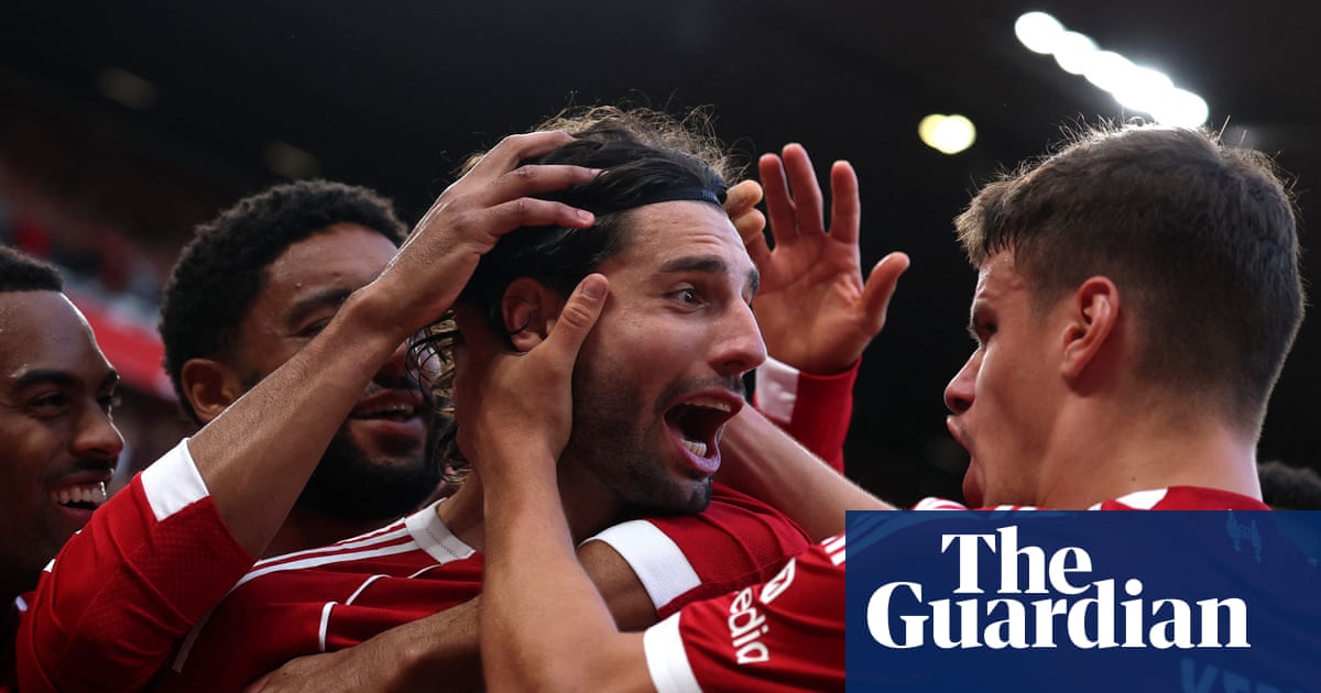 Dominik Szoboszlai’s wonder strike sinks Arsenal and sends Liverpool top | Premier League