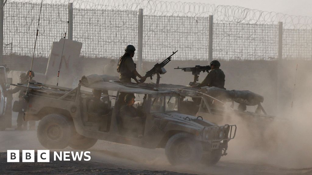 Palestinians flee IDF attacks as Israelis protest occupation plan