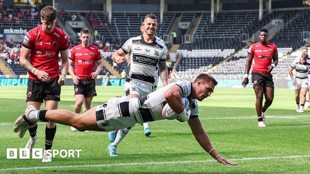 Maro Itoje with Lions fans