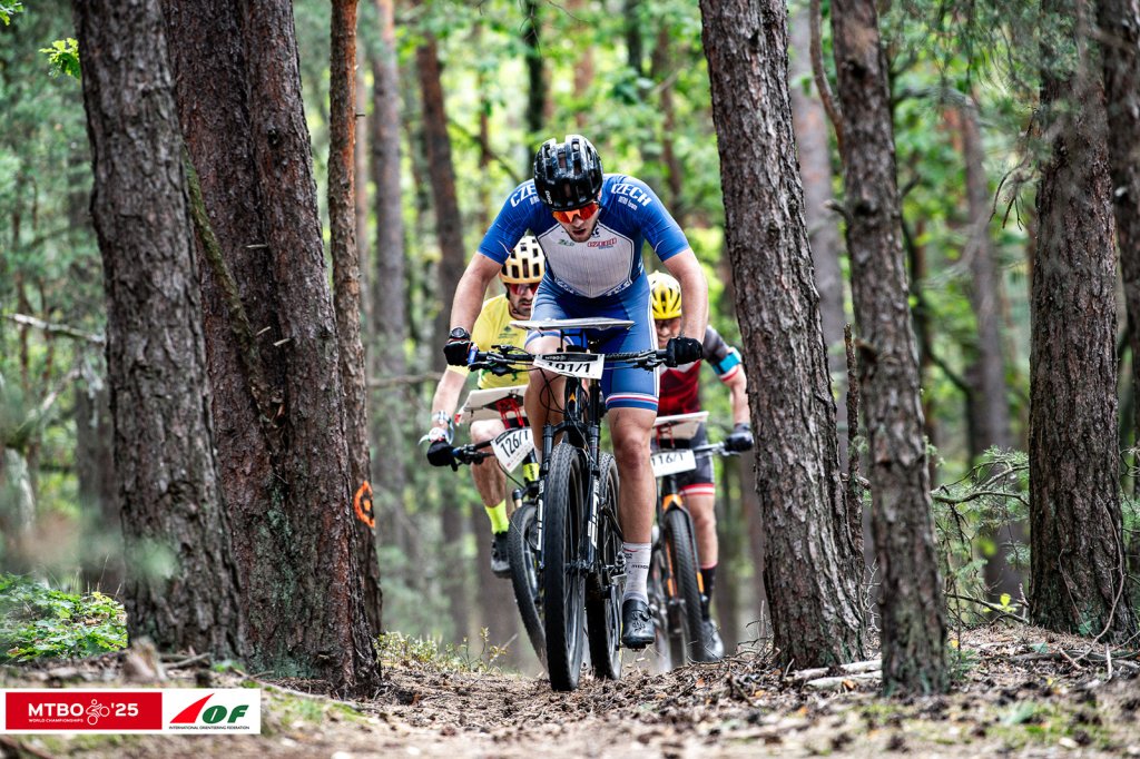 CX80 WMTBOC: Czechia wins both relays after thrilling action