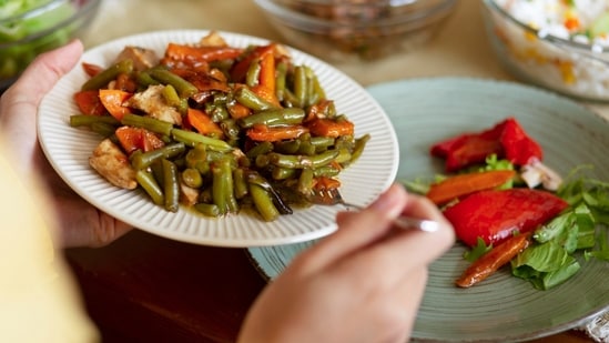 Sara Jane Ho said that eating steamed veggies and light stir fries with rice is the best way to lose weight while staying full. (Representative picture: Freepik)