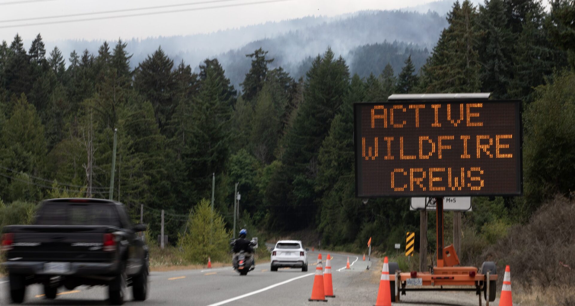 Crews prioritize homes in Vancouver Island wildfire fight