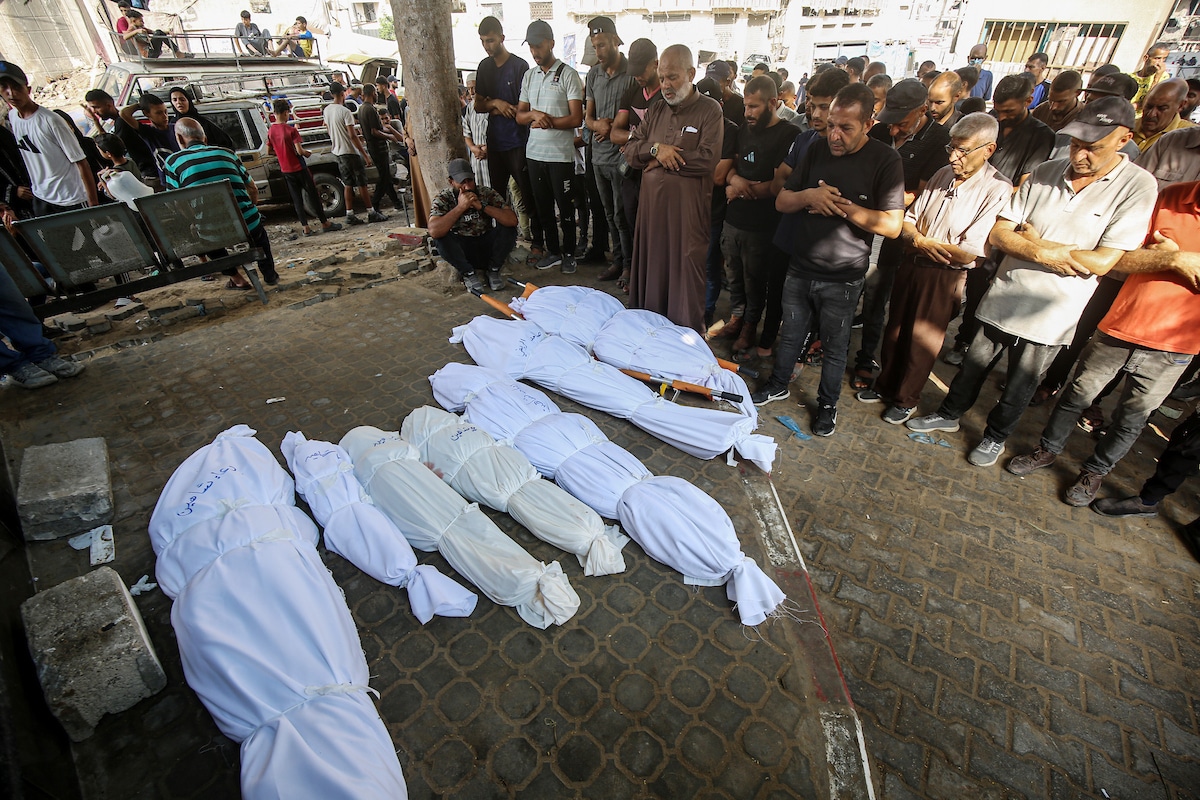Mourners at the funeral children and adults killed in an overnight strike on a tent of displaced Palestinians, at Al-Shifa Hospital in Gaza City, August 22, 2025. (Photo: Omar Ashtawy/APA Images)