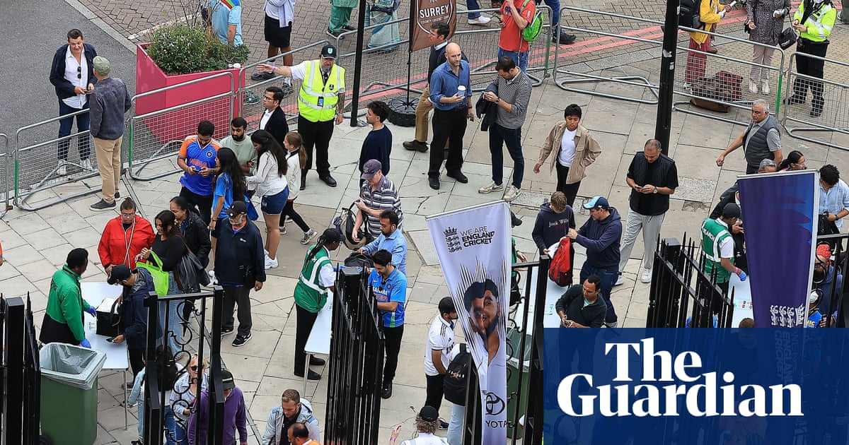 Bacon rashers, hi-vis jackets and a dog collar: all life is found among Oval early birds | England v India 2025