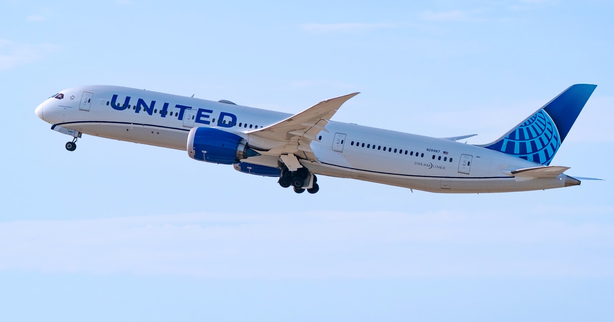 United flight declares 'mayday' with engine failure after takeoff from D.C.