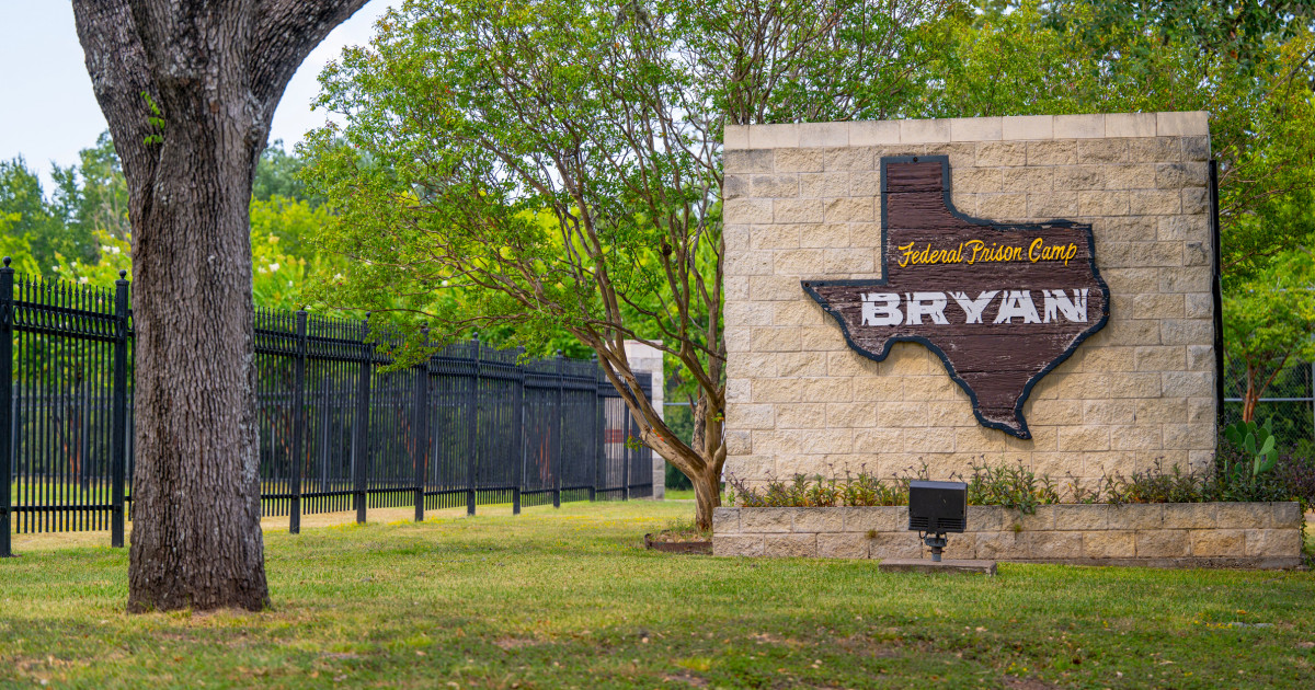 Shots fired near prison where Ghislaine Maxwell is being held