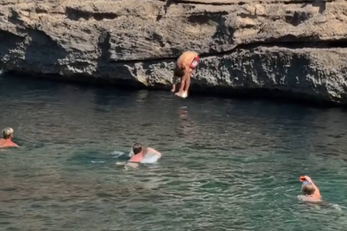 SunLive - Tauranga man breaks death diving record