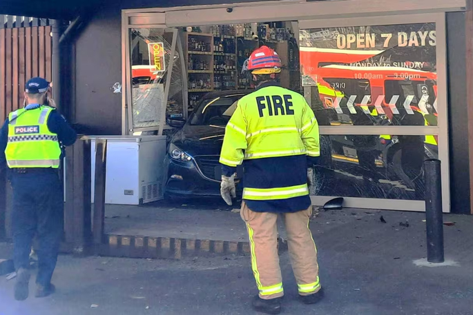 SunLive - Te Puna: Car collides with shops